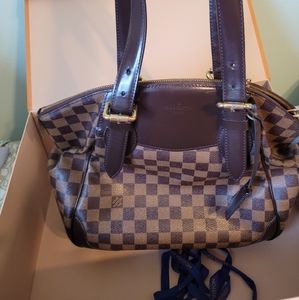 AUNTHICATED LOUIS VUITTON BAG